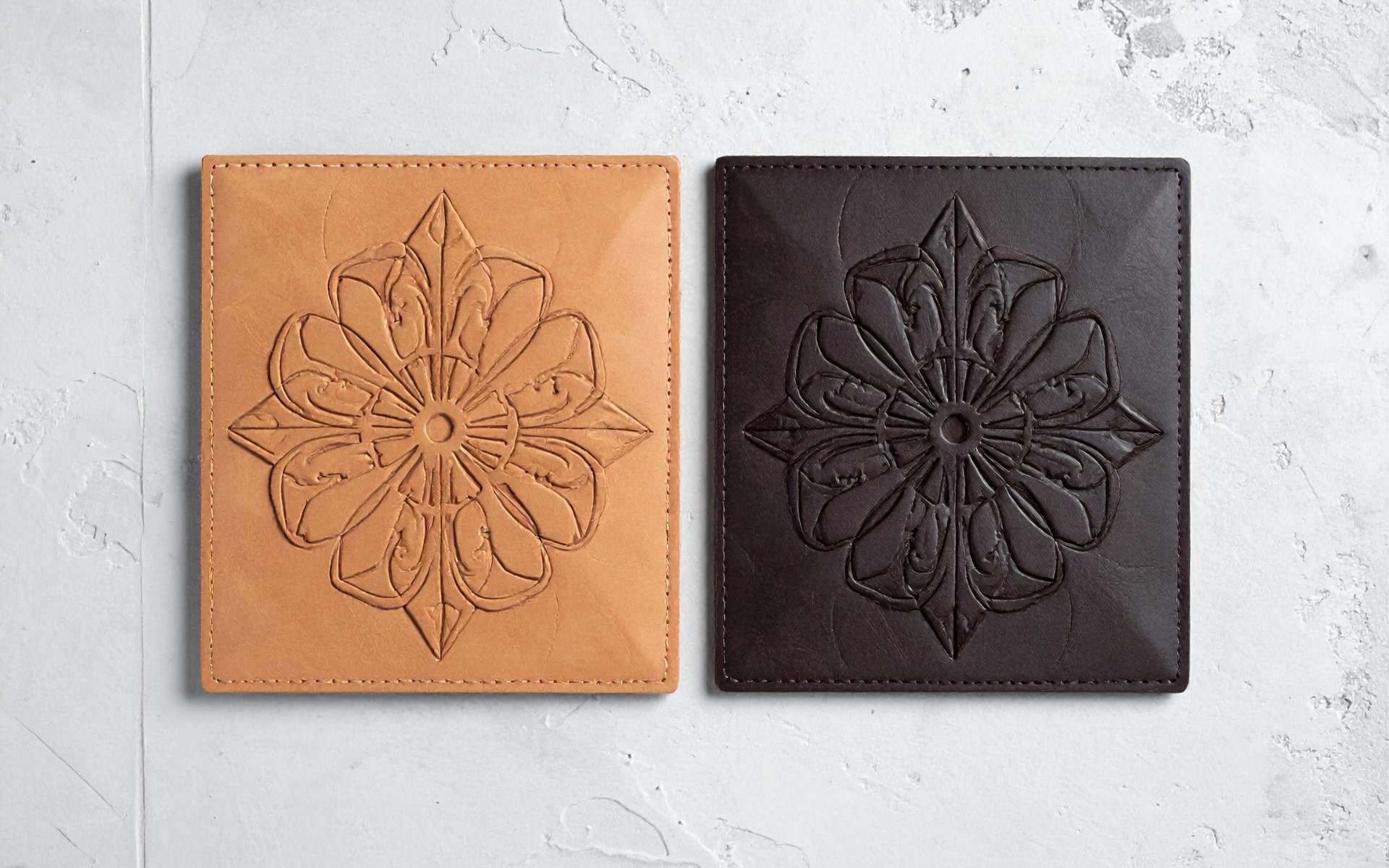 Sammenligning af vegetabilsk garvet og kromgarvet læder graveret