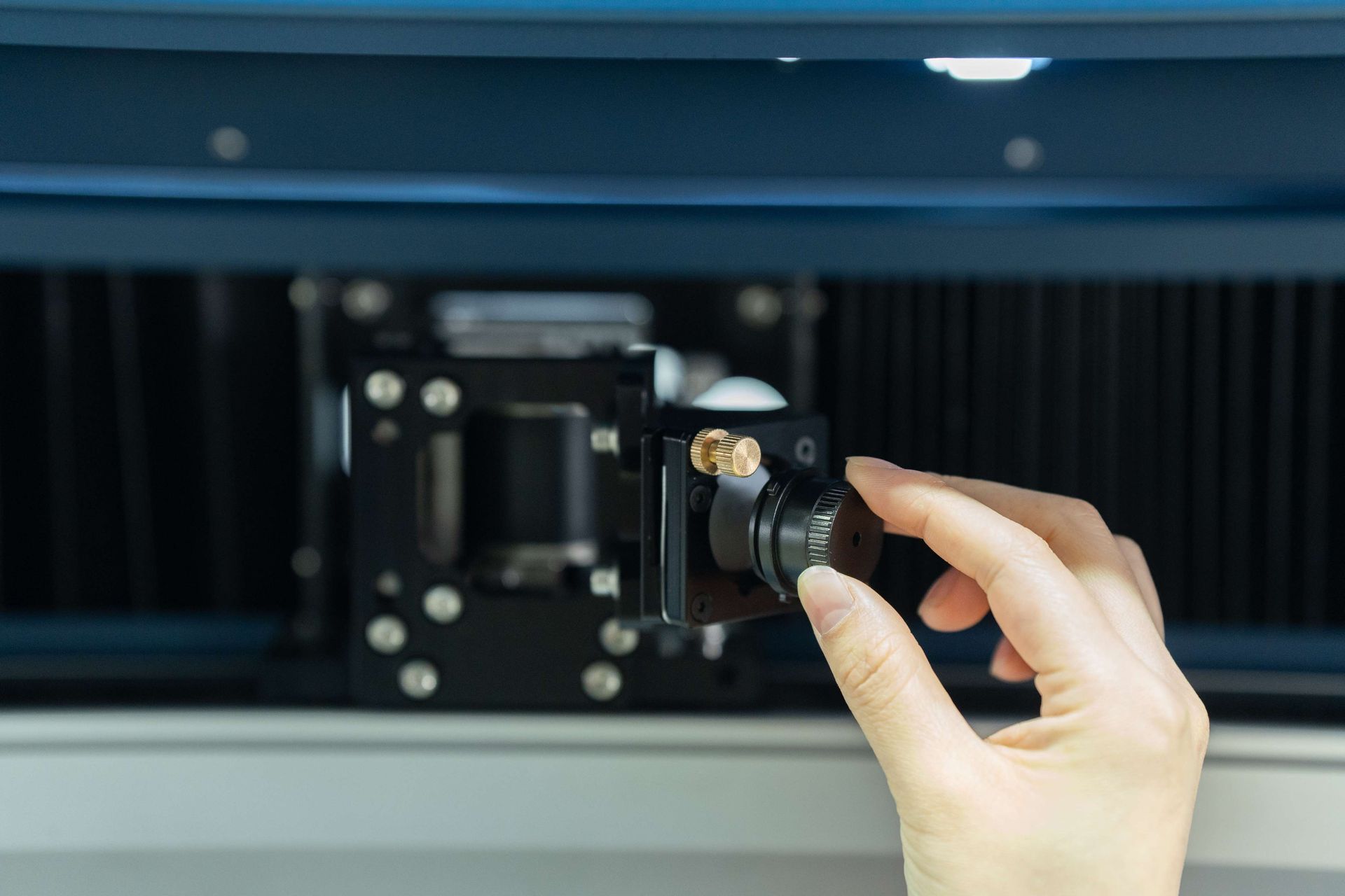 co2 laserskærer med nemt kalibrering af spejle