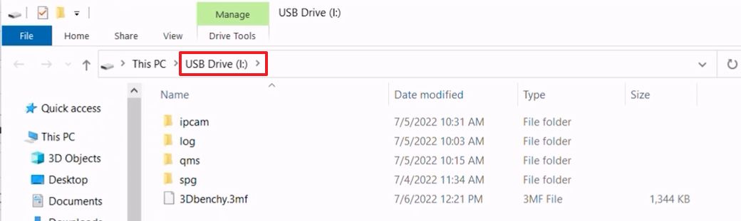 Opdateringspakken kopieret til rodmappen på USB-drevet