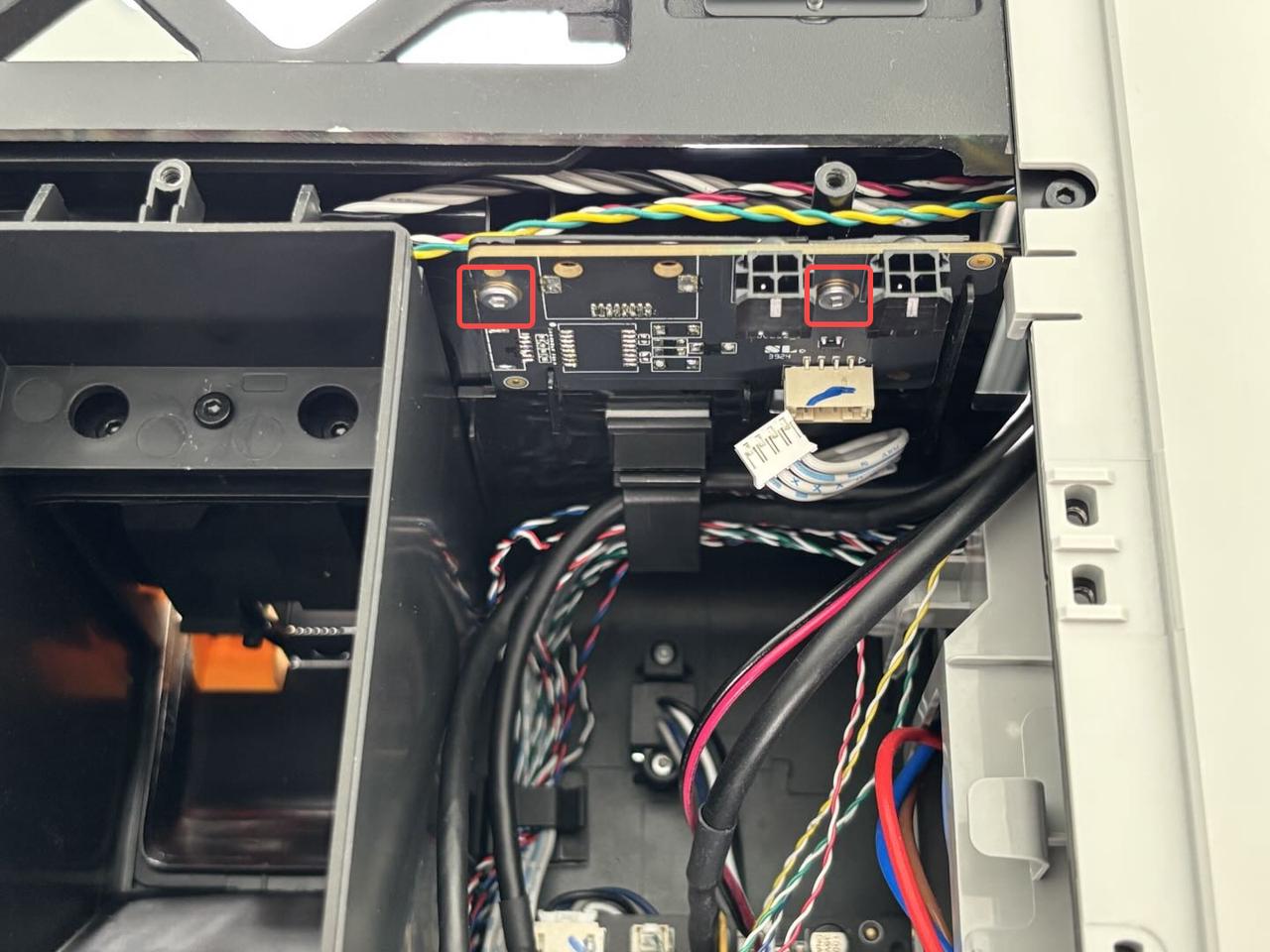BT2x5-skrue til 4-pin-interfacekortet