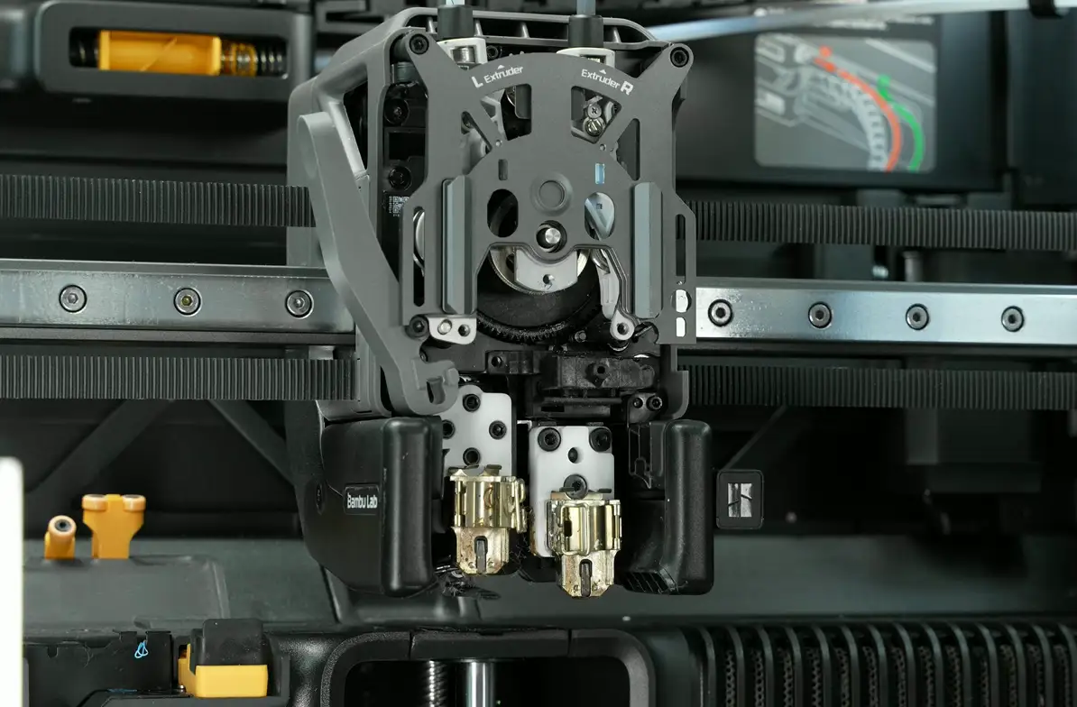 Det originale hotend-cover fjernes