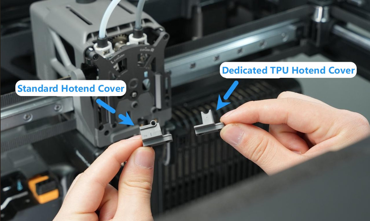 Det dedikerede TPU hotend-cover monteres