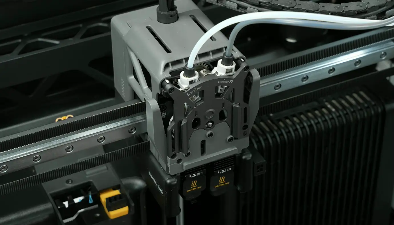 Toolheadens frontcover monteres igen