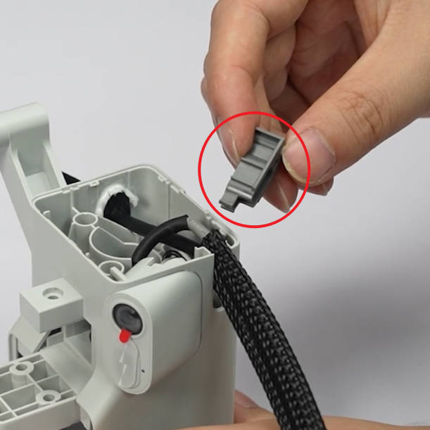 Magnetisk ring monteres ca. 12 cm fra USB-porten