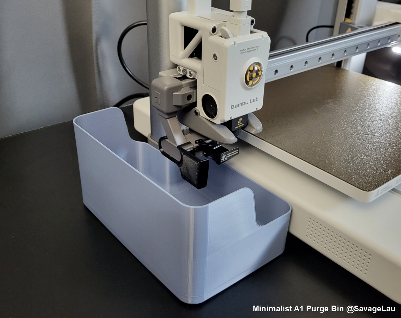 Beholder placeret under purge wiperen til opsamling af filament