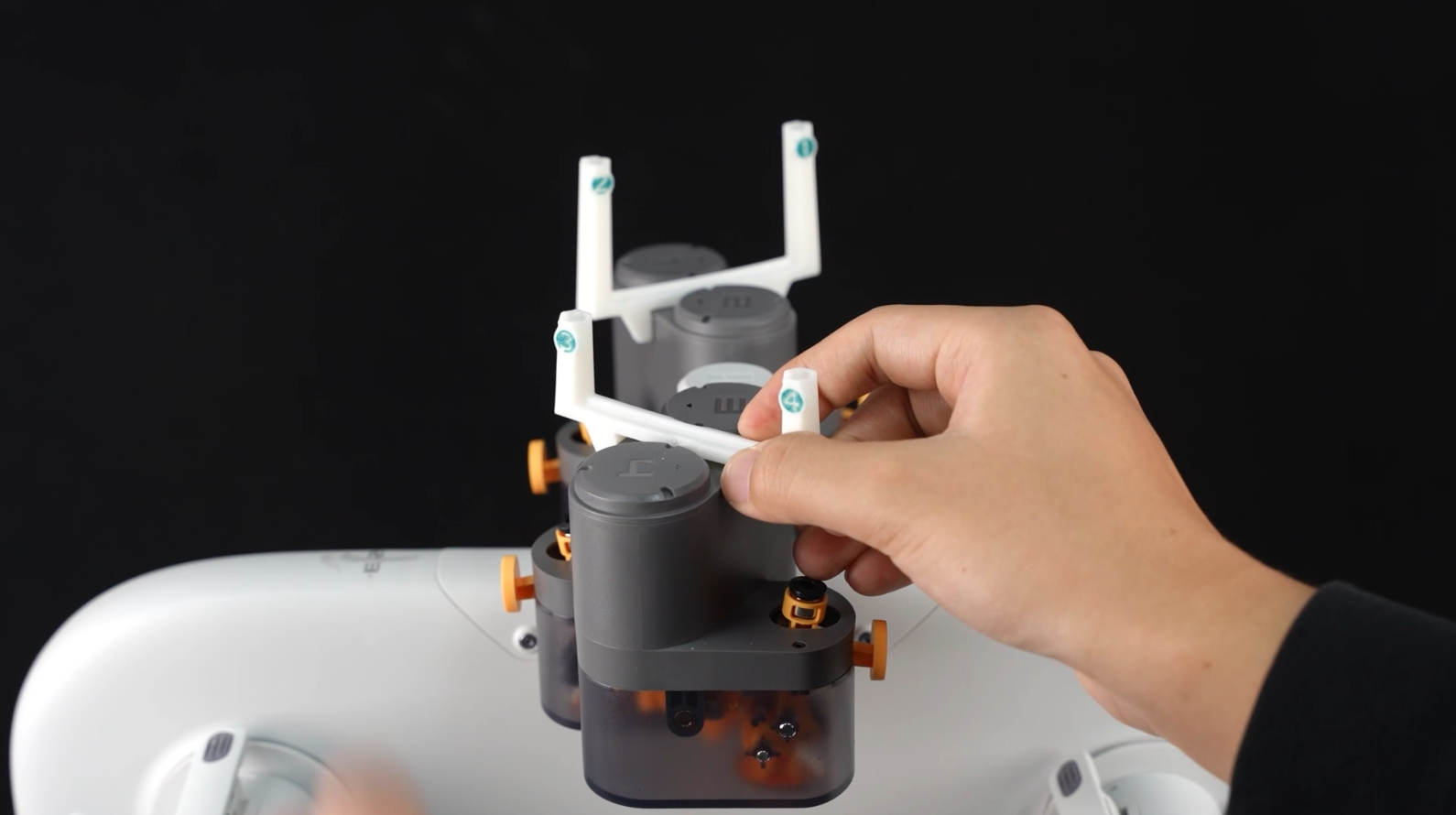 PTFE-slangeholder monteret på AMS lite