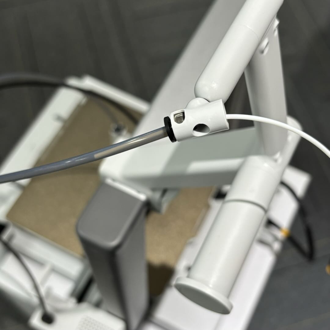 Filament føres ind i PTFE-slangen på A1