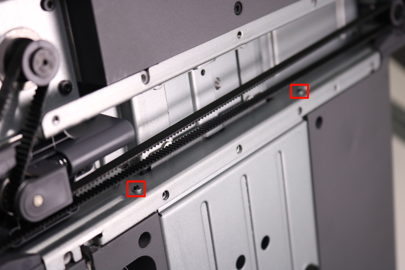 Z-aksens daeksel afmonteres, detalje 1
