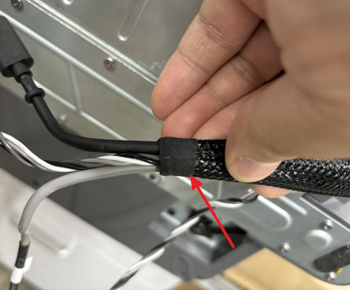 Riv acetattapen af metalkappen
