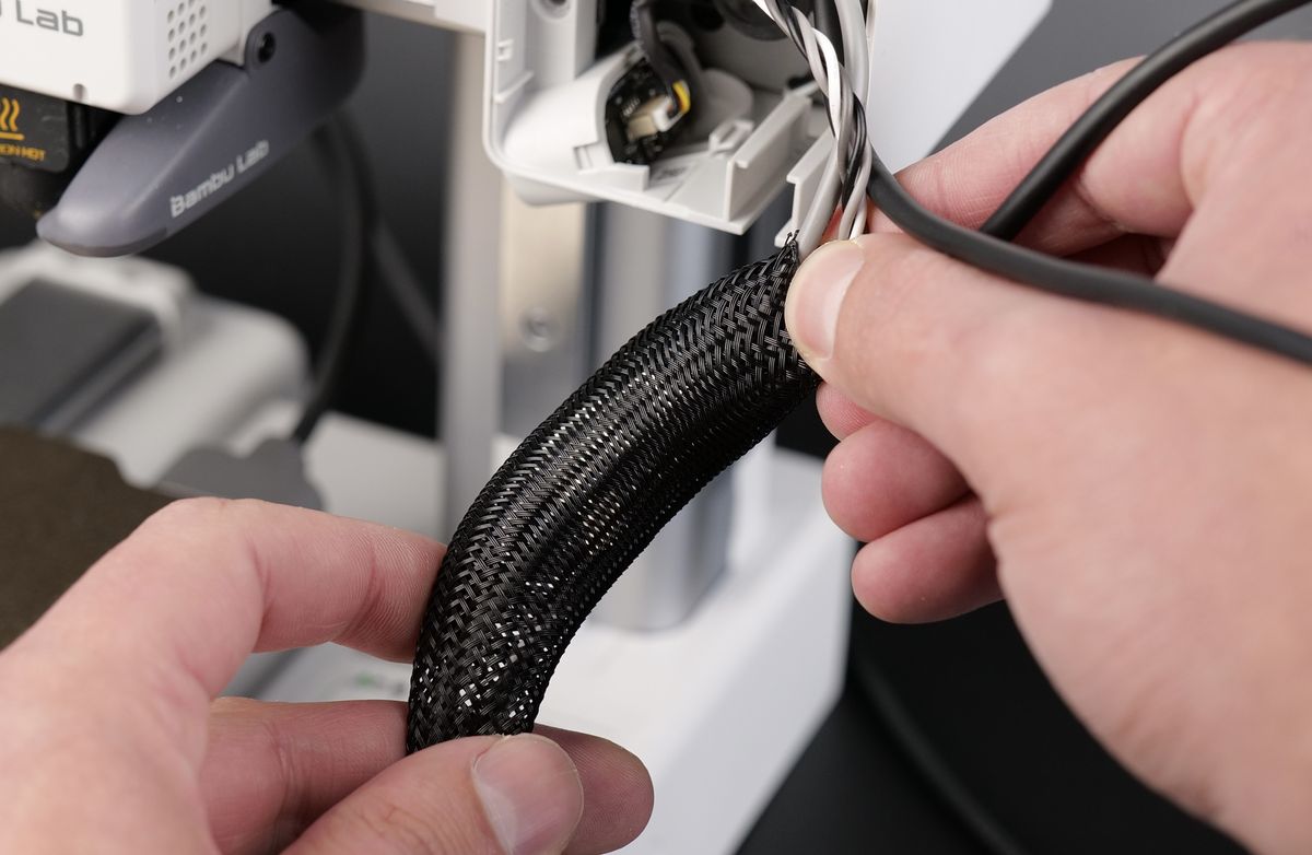 Skub USB-C-kablet gennem metalkappen