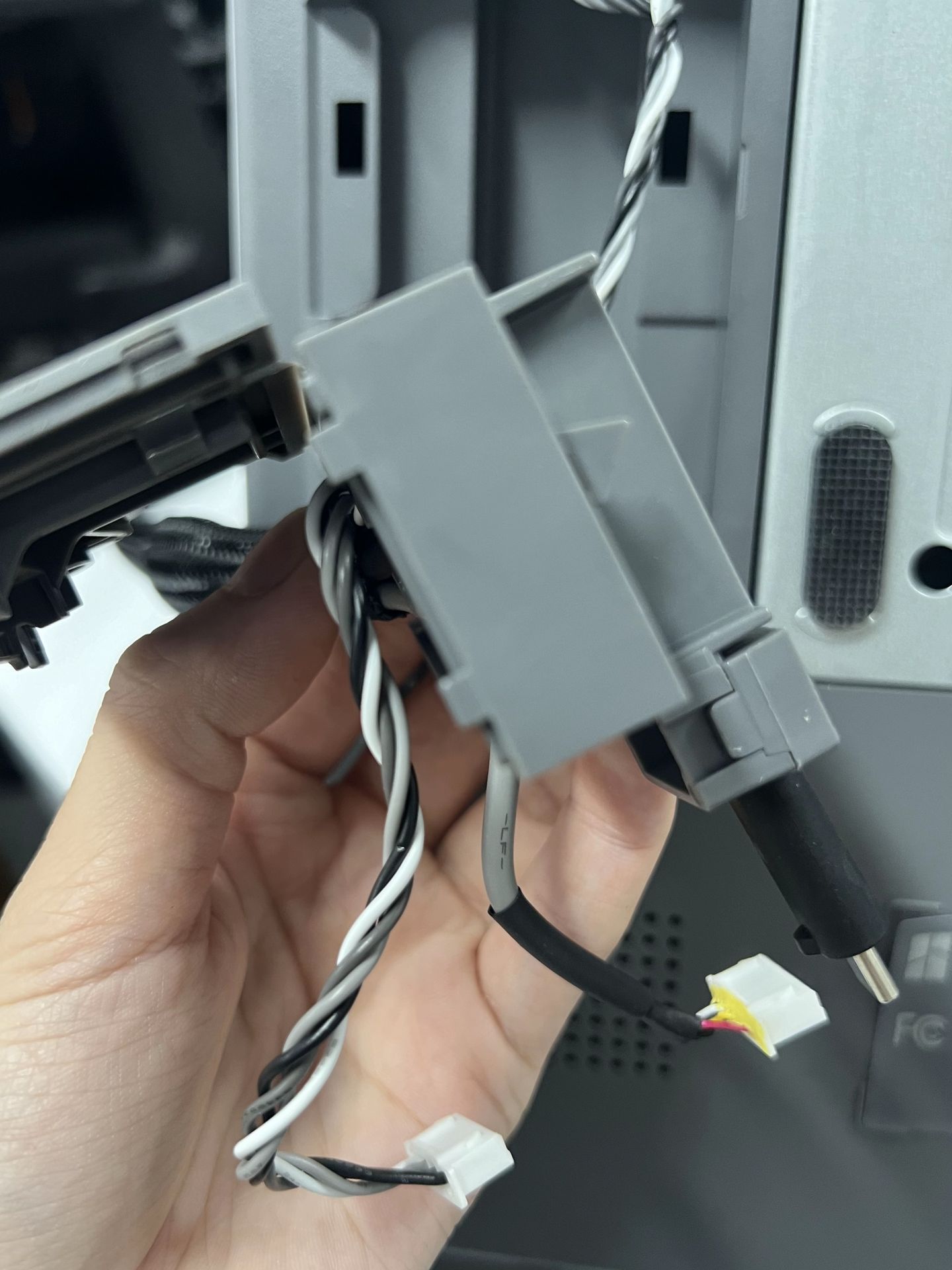 Luk clipsen der holder USB-C-kablet