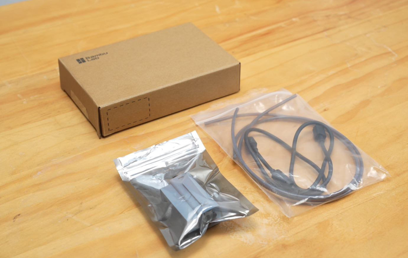 AMS hub, kabler og PTFE-slanger pakket ud
