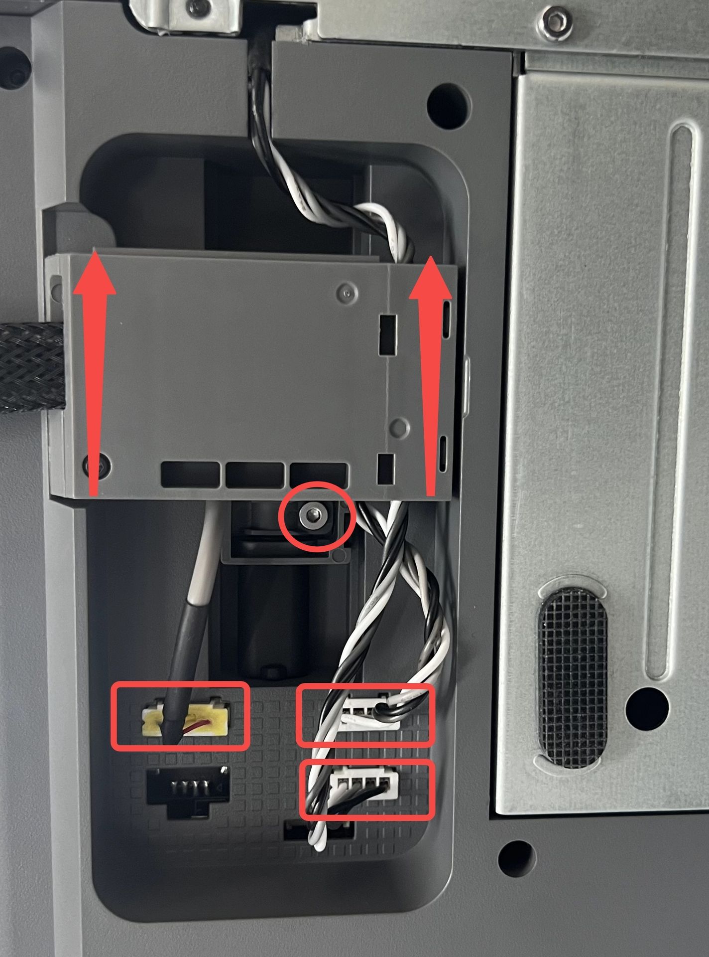 Fastgoerelsesskrue til USB-C-kablet