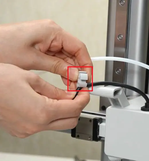 Fjernelse af PTFE-slange og USB-kabel fra Cable Organizer