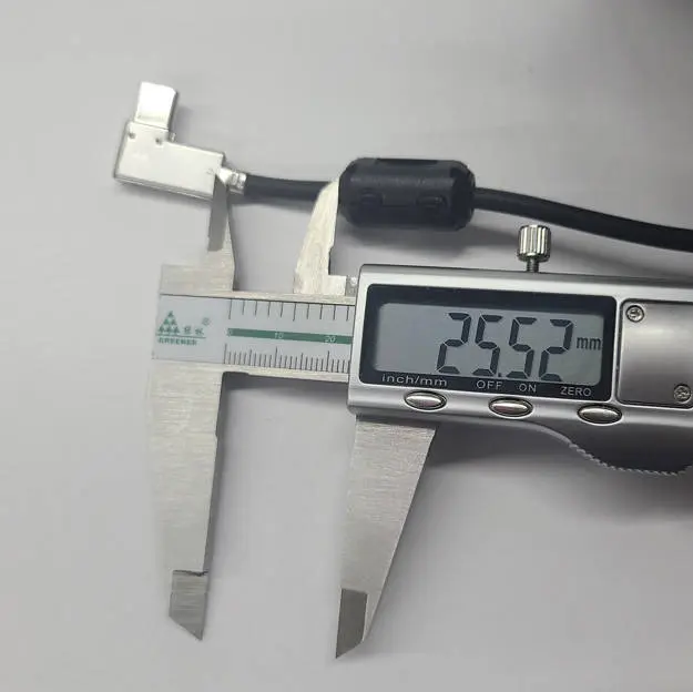 Montering af ferritkerne 25 mm fra USB-stikket