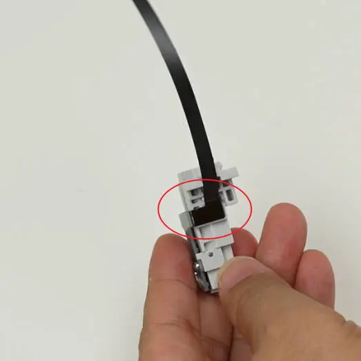 Fladkablet tilsluttes filamentsensoren
