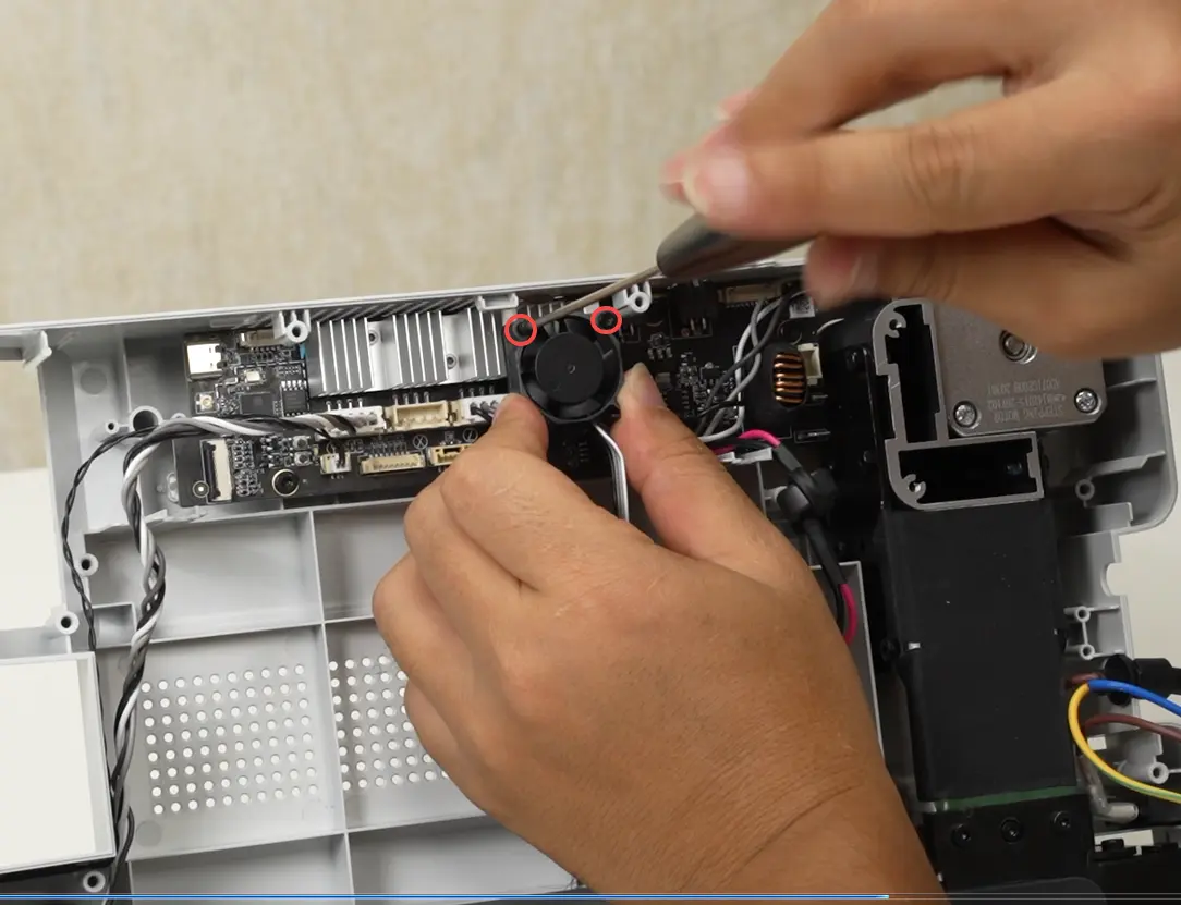 Skruer C fastgr mainboard-blseren