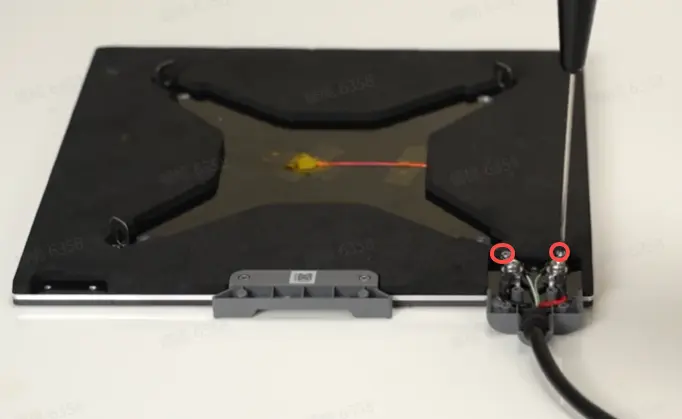 Varmebordets signalkabel fjernes