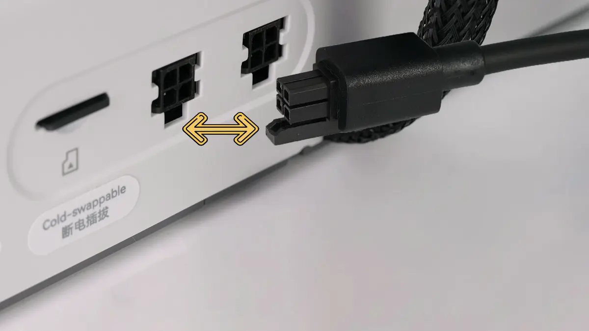 AMS lites 4-pin-stik sættes i porten på A1 mini