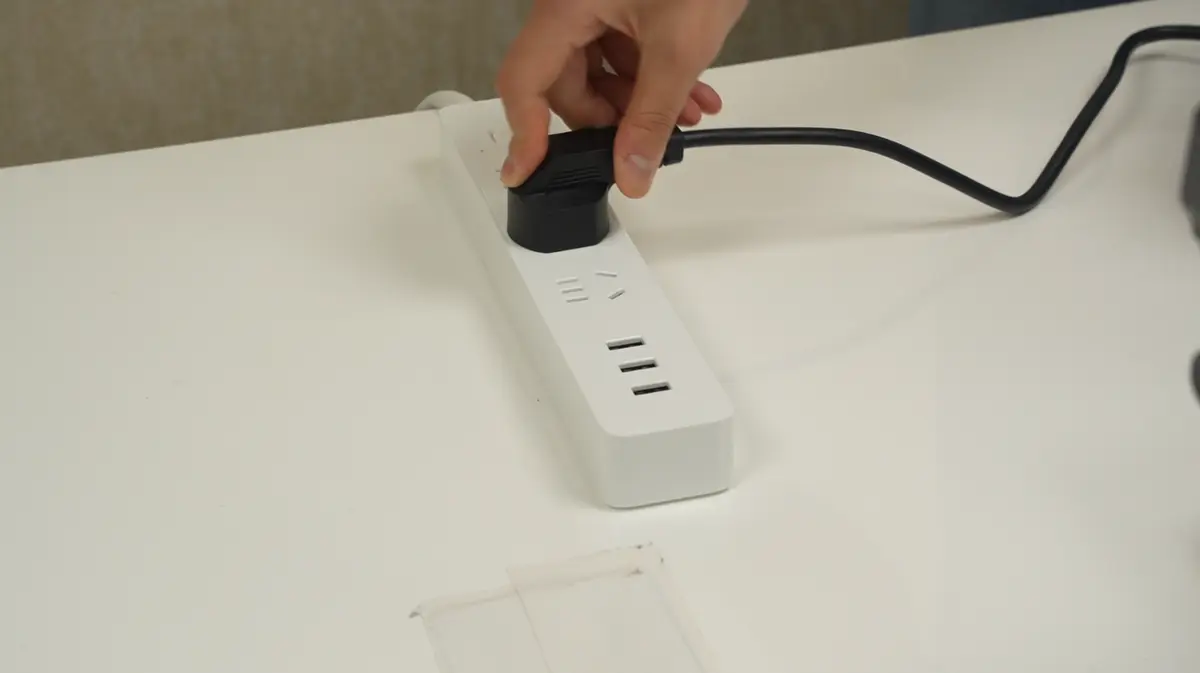 Strømkablet tilsluttes A1 mini