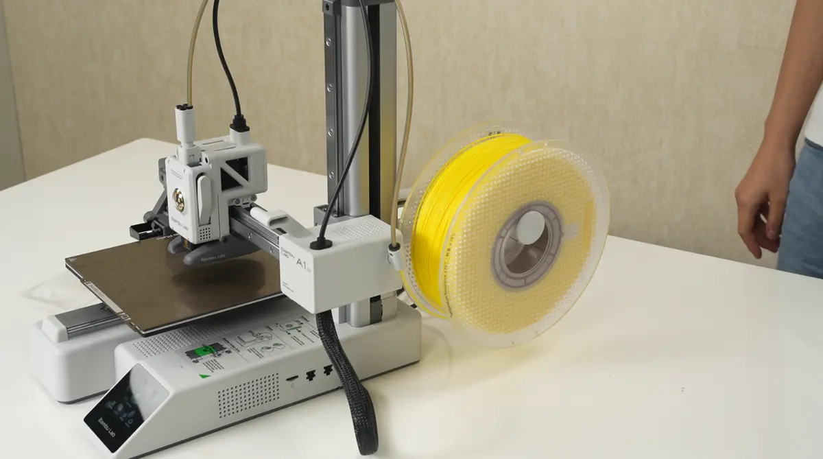 PTFE-slangen monteres på den eksterne spoleholder