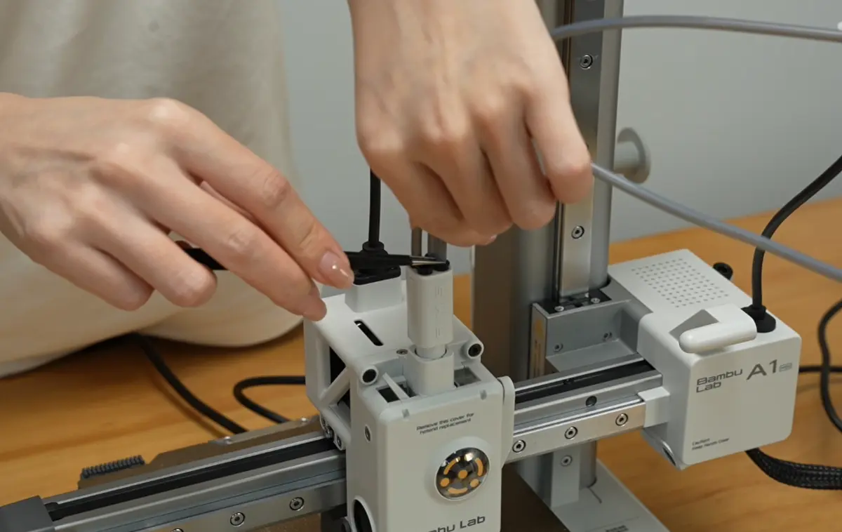 Frakobl de 4 PTFE-slanger fra printhovedet