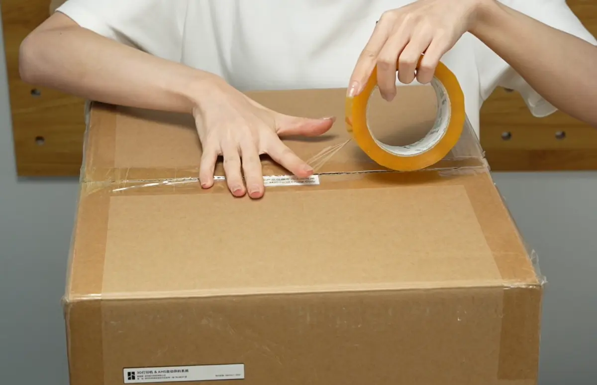 Forsegl kassen med tape