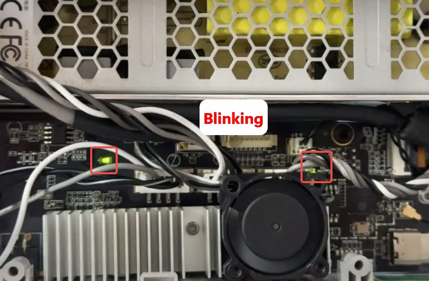 MC board- og AP board-indikatorer blinker grønt korrekt