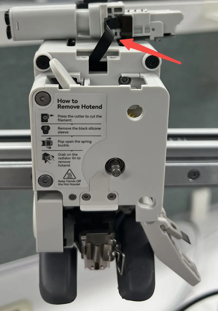 Placer filament-hubben oven på værktøjshovedet