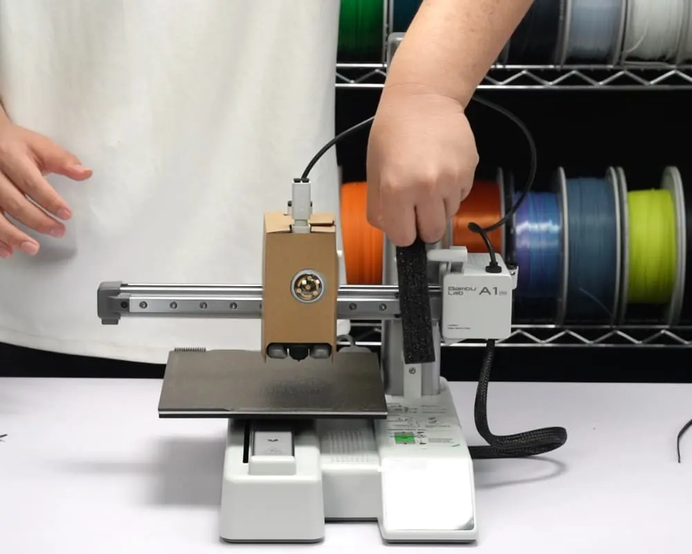 Skumpolstring fjernes bag toolheadet