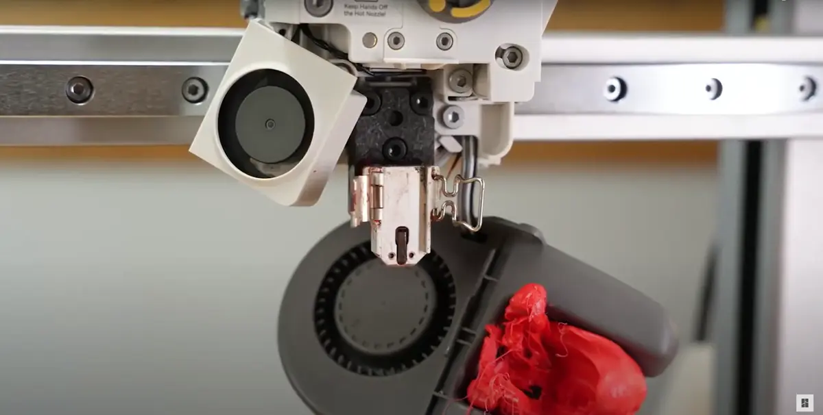 Hotend-varmeenheden renses fri for filamentrester