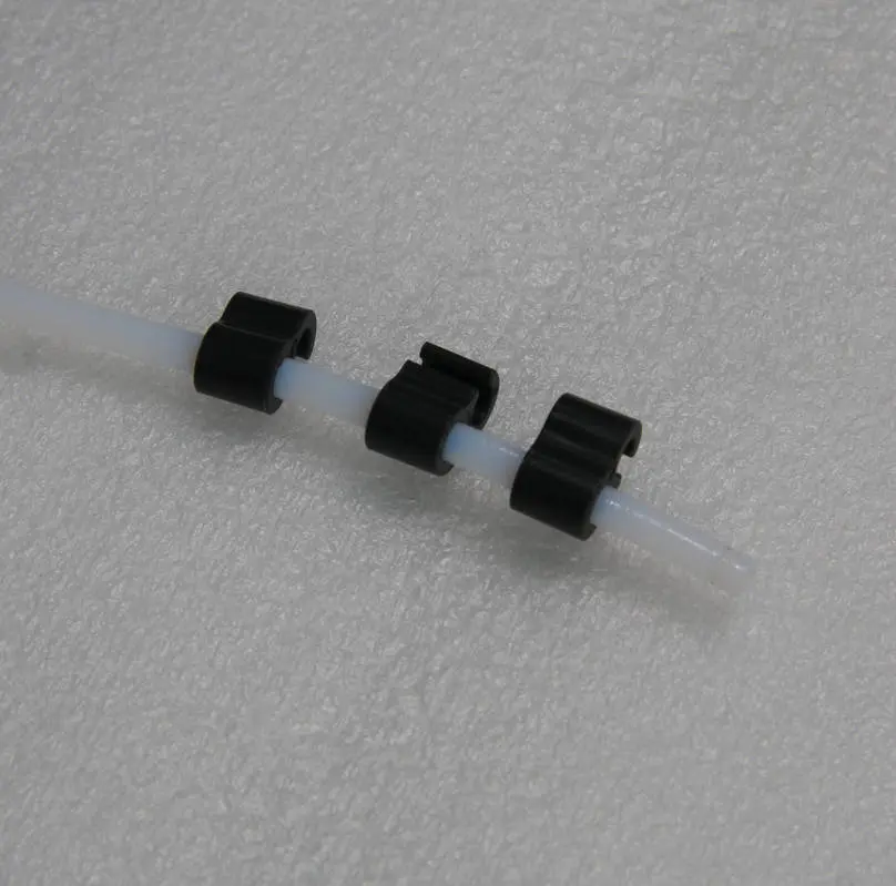 Sæt de 3 clips tilbage på PTFE-røret på P1