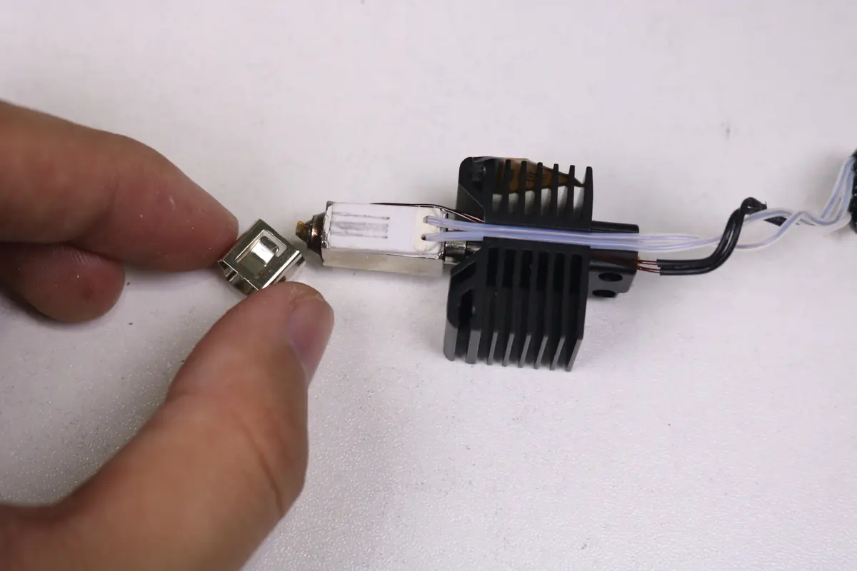 Fastgørelsesclipsen fjernes fra hotend