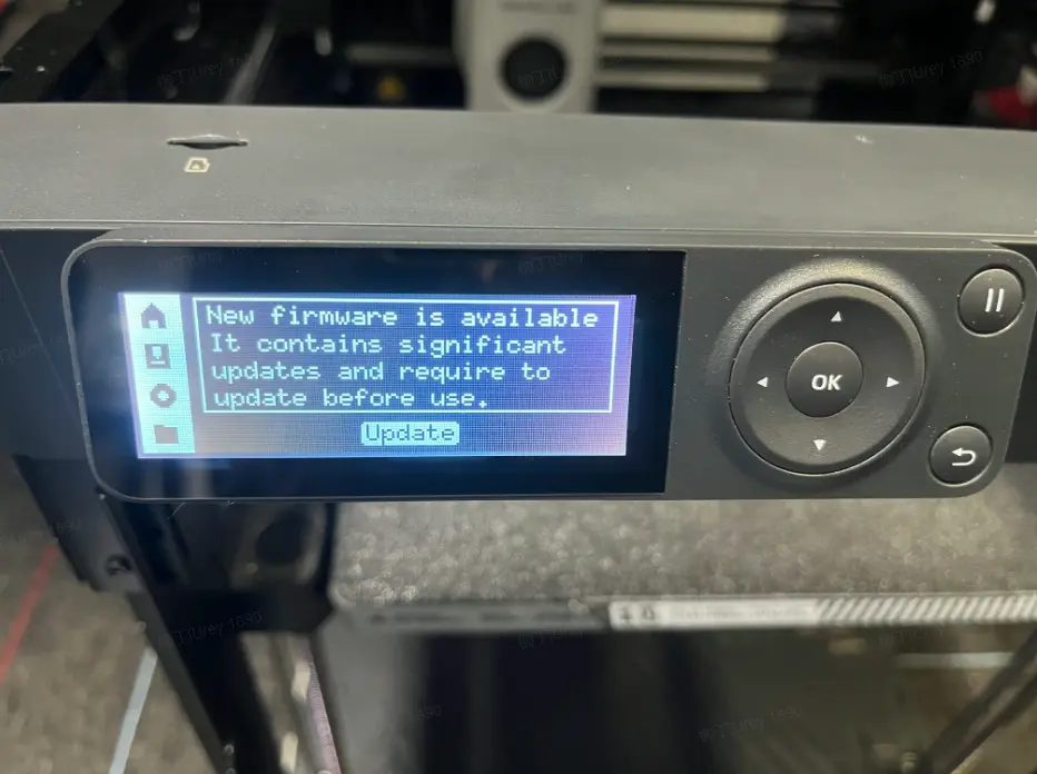 Notifikation om tilgængelig firmware-opdatering på P1-serien