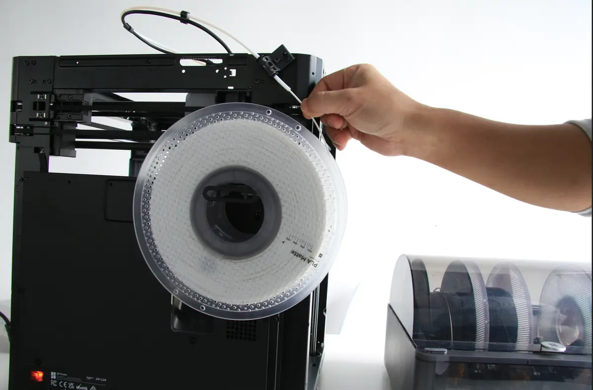 P1P-printer med filament loadet som eksempel