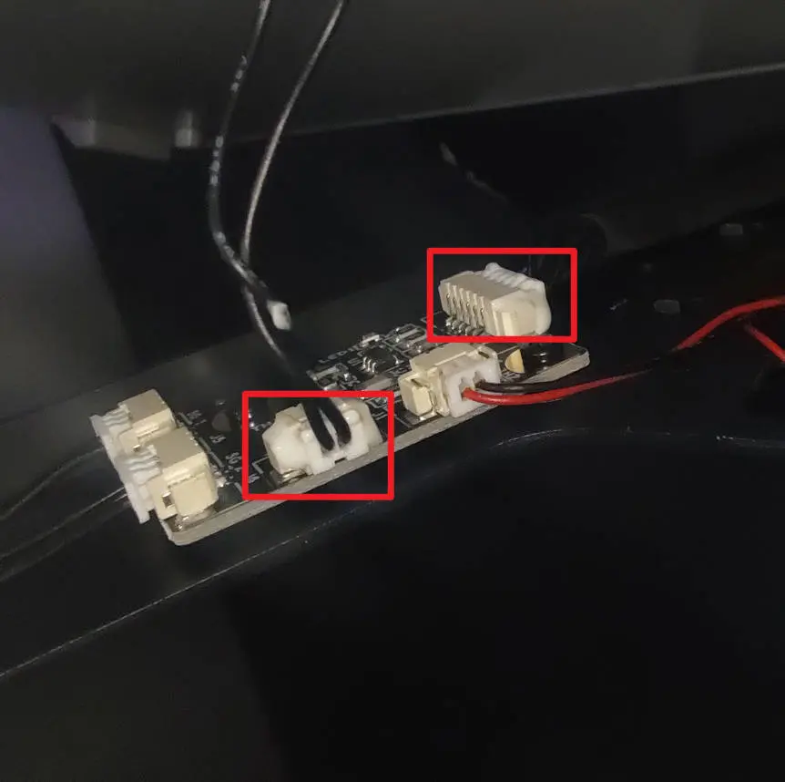 Forbindelsen mellem varmebed, MC-board og NTC-kabel kontrolleres