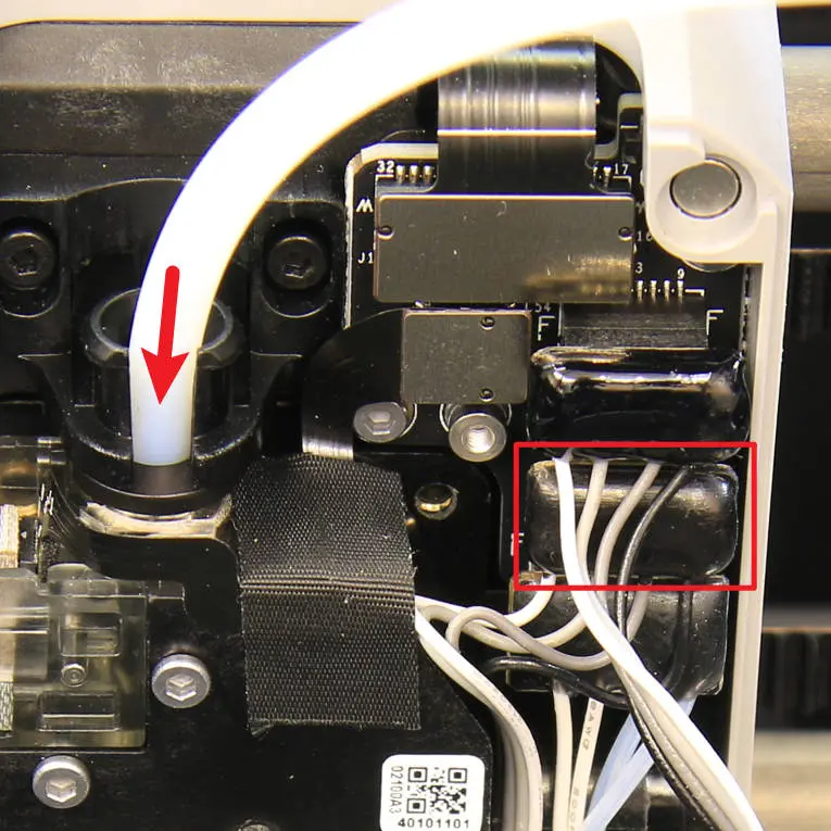 PTFE-slange og frontkabinettets kabel monteret