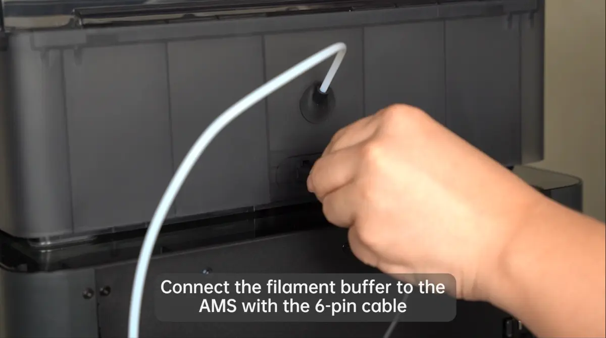 6-pin kablet sat i mellem filamentbuffer og AMS