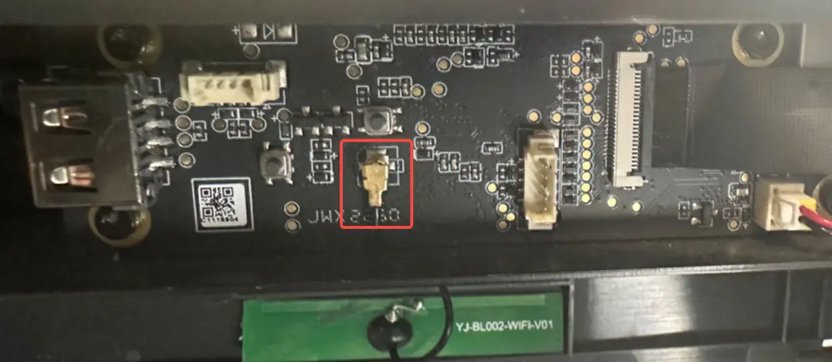 Kontrollér at WiFi-antennens stik sidder godt fast på P1-kortet