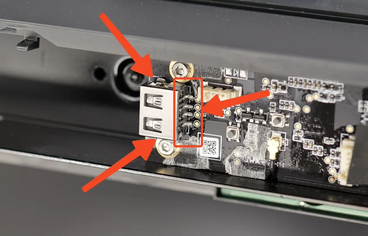 Naerbillede af et fungerende AP board med intakt USB A-stik og loddeforbindelser