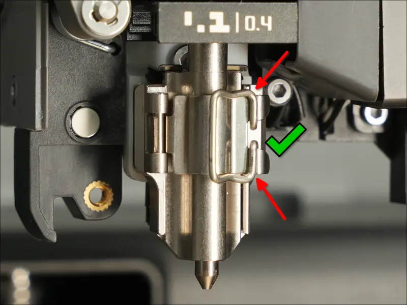 Korrekt montering af klipsen på det hurtigudskiftelige nozzle