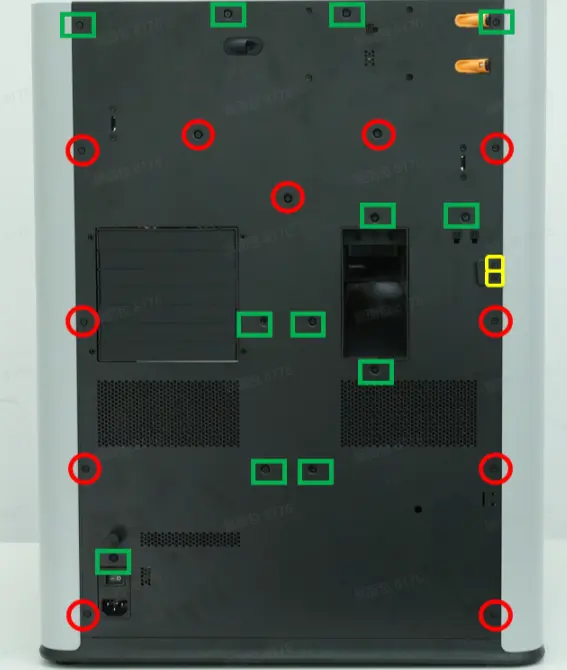 BT3x8 skruepositioner på bagpanelet ved højre sidepanel