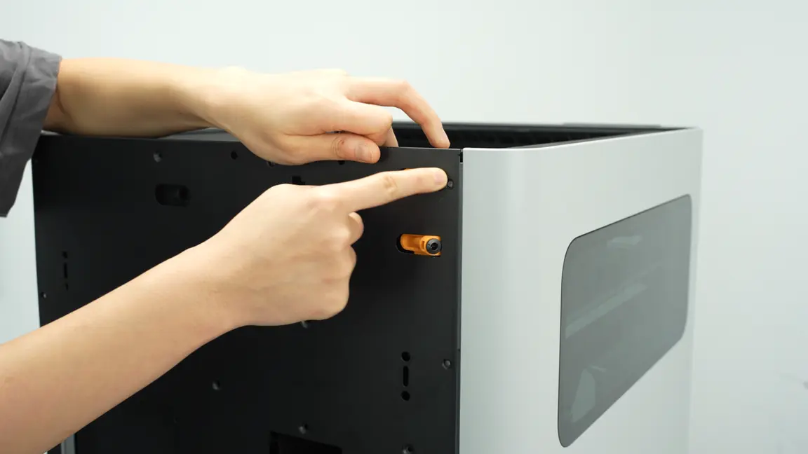 Bagpanelet vippes bagud og løftes ud af printeren