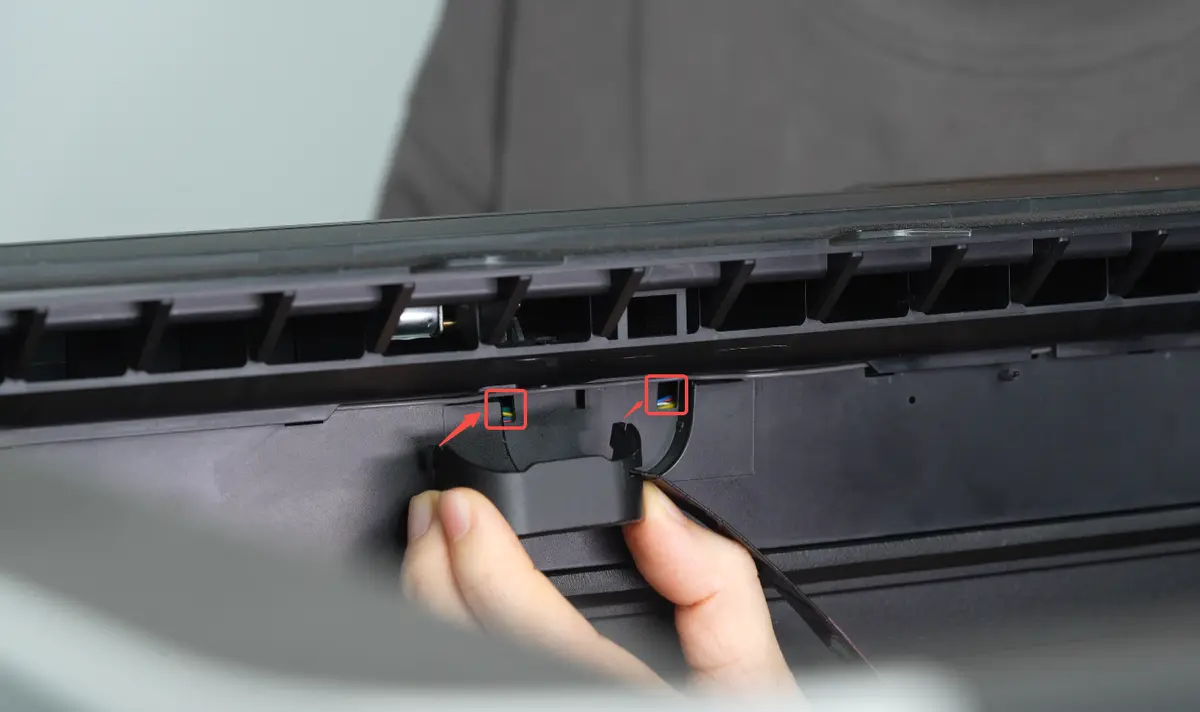 BirdsEye-kameraets sideclips rettes ind efter rillerne på printeren