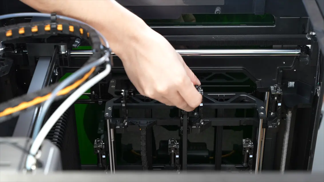 De resterende induktions-hotends monteres på racket
