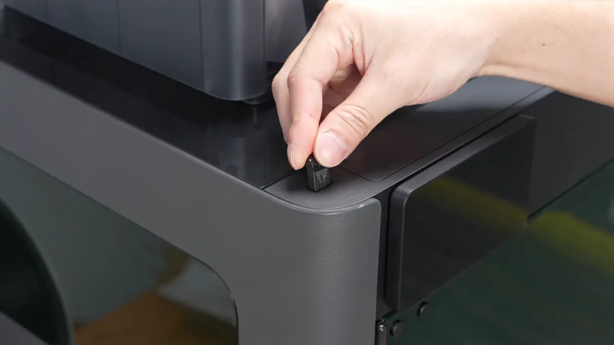 USB-drev sættes i H2C-printeren