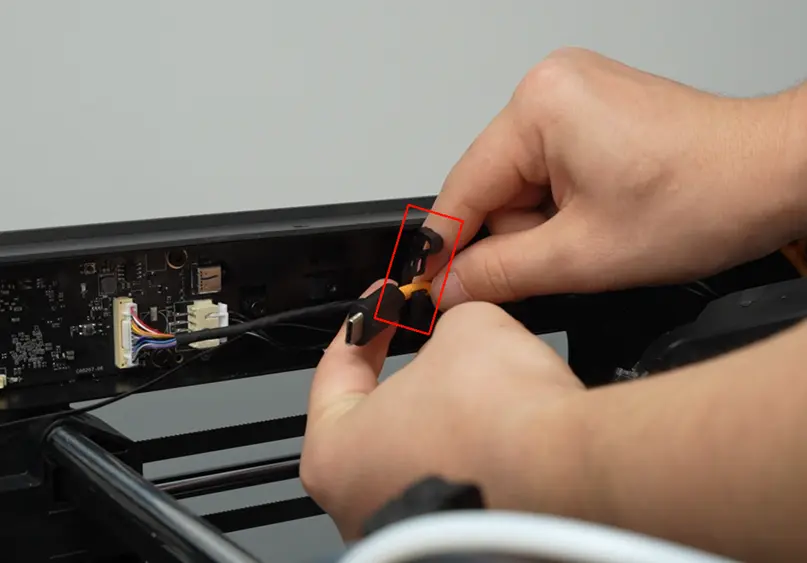 Frakobl USB-C-kablet fra AP-printet