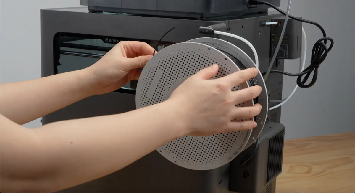 Filament rulles tilbage på spolen