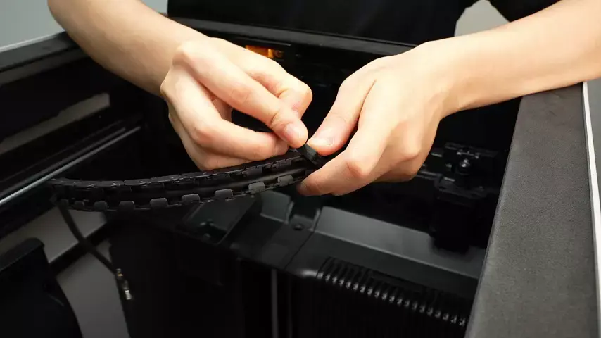 Fastgjort clips på kabelkæden