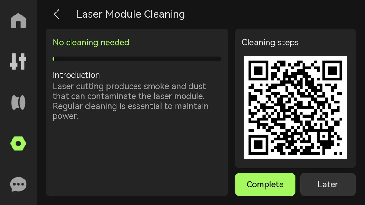 Skærmvisning af rengøring af lasermodulet med statuslinje og QR-kode